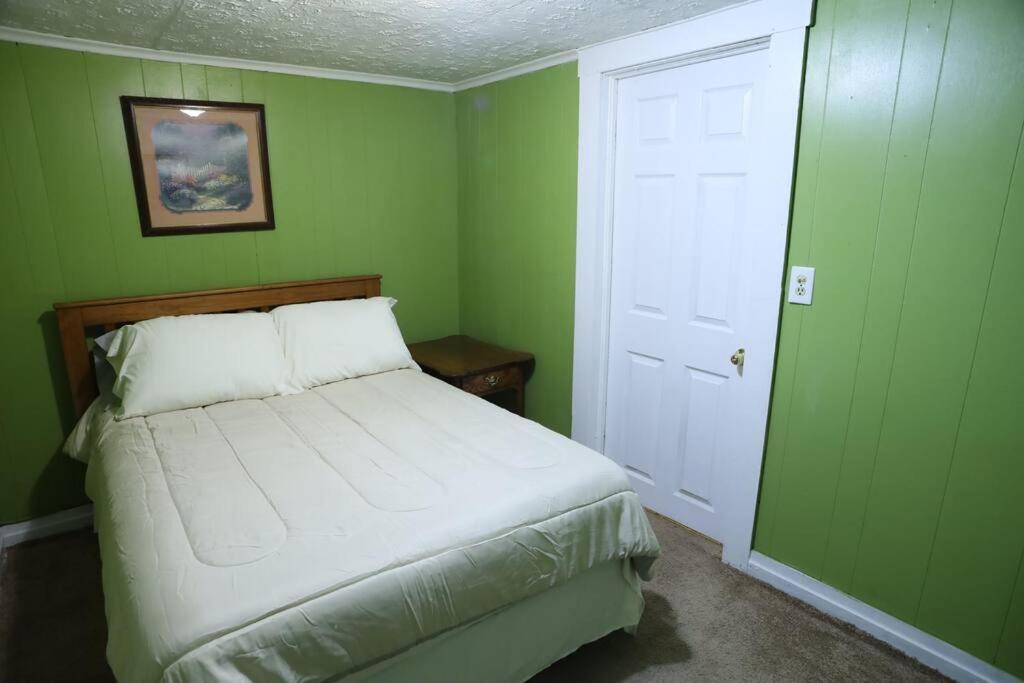 3-Bedroom Apt. Ideal Location Near New River Gorge Фейетвилл Экстерьер фото